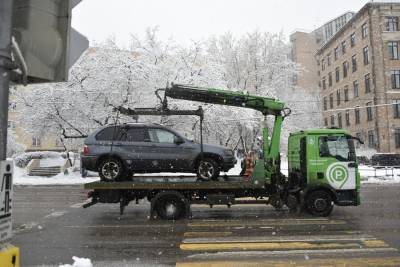 В Москве более 120 автомобилей без номеров отправили на спецстоянки в январе