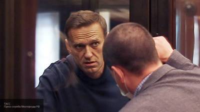 Гаспарян: истерящему на суде Навальному нужно вызвать врача-психиатра