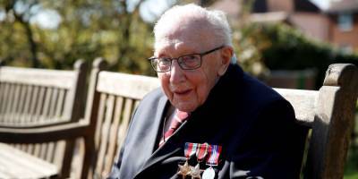 100-летний британский ветеран Том Мур скончался от коронавируса