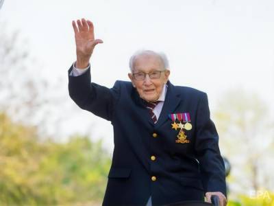 Томас Мур - Умер заразившийся коронавирусом 100-летний волонтер-ветеран Том Мур - gordonua.com - Англия