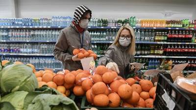 В пандемию россияне более чем на треть сократили число покупок в магазинах