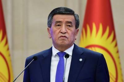 Экс-президент Киргизии отправился в Мекку для совершения паломничества