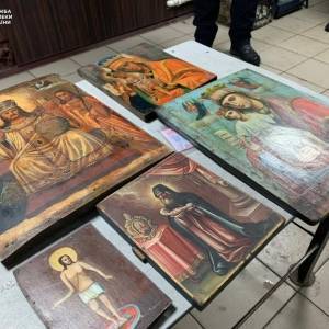 В Запорожье предотвратили контрабанду старинных икон в РФ. Фото