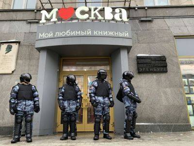 В Москве и Петербурге силовике перед приговором Навальному