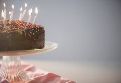 Праздничный торт с ошибкой: почему родители указали неправильный возраст дочери в день рождения