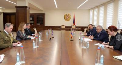 Министр обороны Армении и британский дипломат обсудили вопрос возвращения пленных