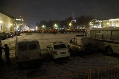 В Санкт-Петербурге полностью огородили Дворцовую площадь