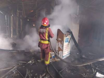 Огонь в "Эпицентре" в Первомайске полностью потушили: что известно