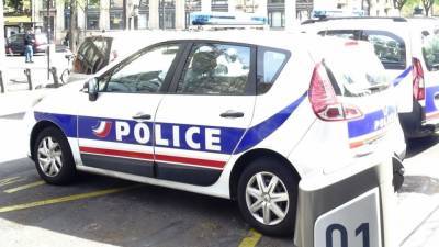 Француз напал на офицера полиции с саблей и ранил его в пах