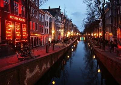 В Амстердаме решили убрать квартал красных фонарей из центра города