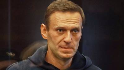 Суд заменил условный срок Навальному по делу «Ив Роше» на реальный