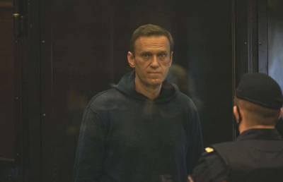 Суд вынес приговор по делу Алексея Навального: 3,5 года колонии