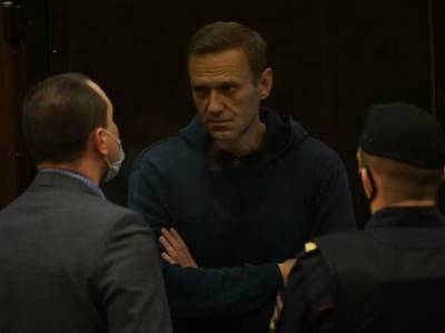 Алексей Навальный приговорен к реальному сроку по делу "Ив Роше" на 2,5 года