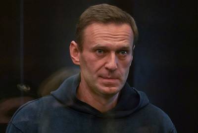 Алексея Навального приговорили к 3 с половиной годам колонии