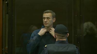 Навального приговорили к 3,5 годам колонии