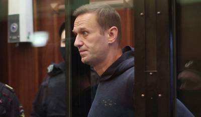 Суд изменил условный срок Алексея Навального на реальный по делу «Ив Роше»