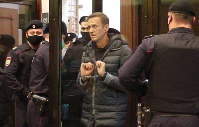 Навального осудили на 3,5 года тюремного заключения