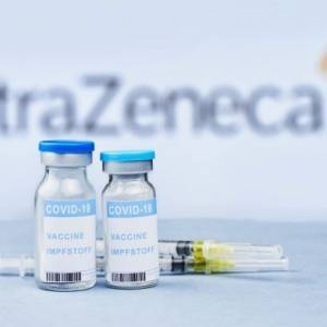 Во Франции пенсионеров решили не вакцинировать препаратом AstraZeneca