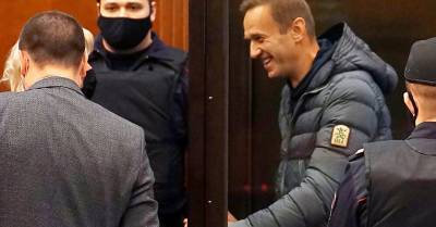 Суд отправил Навального в колонию по делу "Ив Роше". Главное