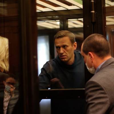 Суд в Москве заменил Навальному условный срок на реальный