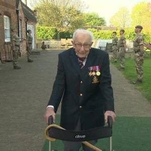 В Британии умер от коронавируса 100-летний ветеран, собравший почти 40 млн фунтов стерлингов для медиков