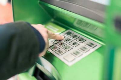 Приватбанк ошарашил лимитами на наличку: клинеты банка считают это "помощью мошенникам"