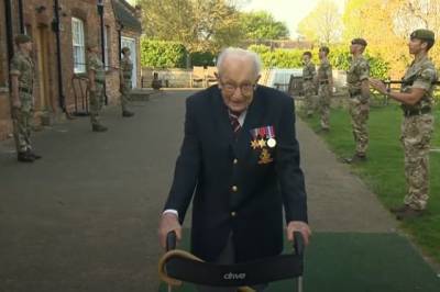 В Британии от COVID умер столетний ветеран, собиравший средства для медиков
