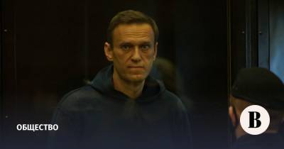 Суд отправил Навального в колонию почти на три года