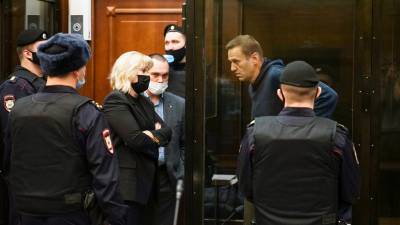 «Суд считает представление ФСИН подлежащим удовлетворению»: Навального приговорили к 3,5 года тюремного заключения