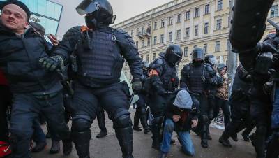 Аресты продолжаются, "минирование" школ, Ленобласть снимает запреты: Петербург 2 февраля