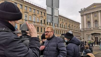 Милонов предложил осудить Навального за государственную измену