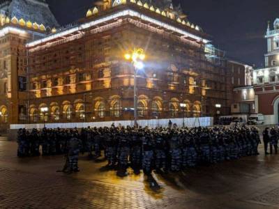Это будет тяжелая ночь: сторонников Навального задерживают в центре Москвы и Петербурга