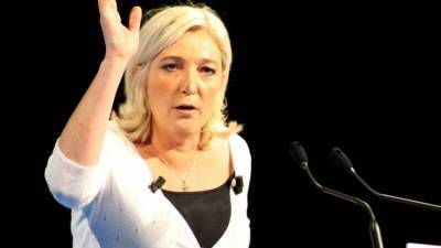Марин Ле Пен призвала Францию сотрудничать с Россией в борьбе с COVID-19