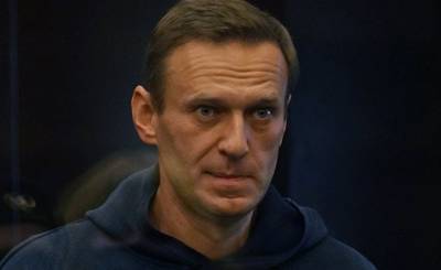 Навальный приговорен к двум годам и восьми месяцам