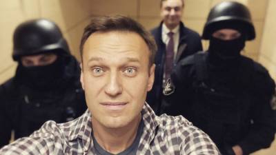Навальный разгуливал по Германии, но "не мог" направить ФСИН уведомление