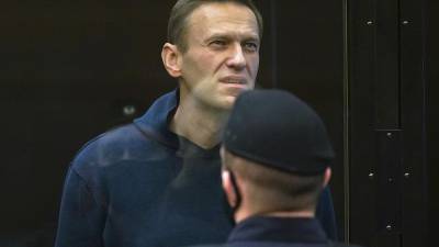 Симоновский суд заменил Навальному условный срок на 3,5 года реального заключения по делу "Ив Роше"