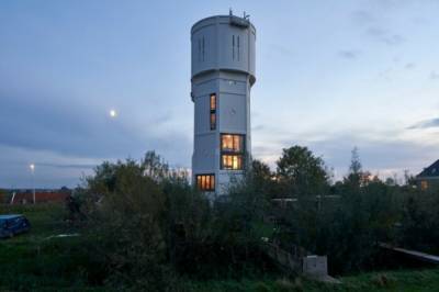 Жить в башне: как из водонапорного сооружения сделали стильное жилье и сколько это стоит