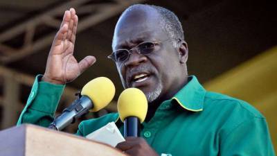 Президент Танзании призвал граждан страны «вакцинироваться» от коронавируса молитвой