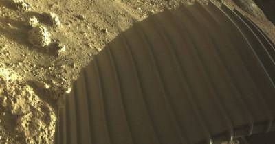 Марсоход "Perseverance" показал первые цветные фото с Марса