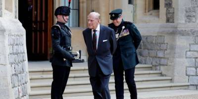 «В добром расположении духа». 99-летний принц Филипп останется в больнице до следующей недели — СМИ