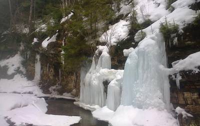На Львовщине замерзли водопады (ФОТО)