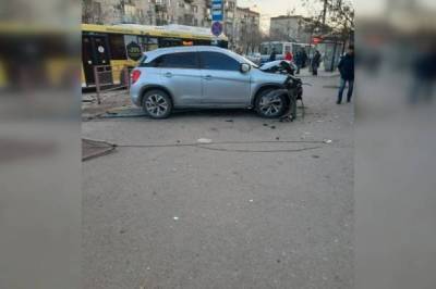 В аварии у волгоградского ТЮЗа пострадали два человека nbsp
