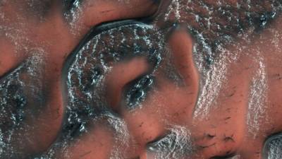 Марсоход Perseverance показал цветные снимки с поверхности Марса
