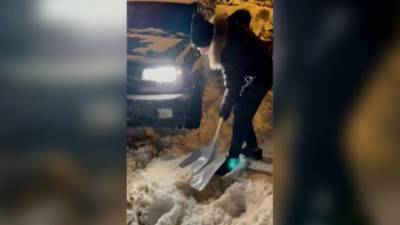 Вести с Алексеем Казаковым. "Откопать машину, закопать машину": московский подросток делает деньги из снега