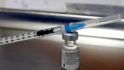 Компания Pfizer пообещала удвоить объемы производства вакцин от COVID-19