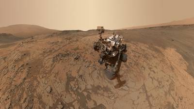 НАСА поделилось первыми цветными снимками Perseverance с Марса