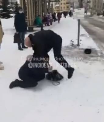 В Новокузнецке драка нетрезвых горожан с полицейскими попала на видео