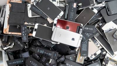 Цена ошибки: петербуржцы стали чаще отказываться от "серых" iPhone