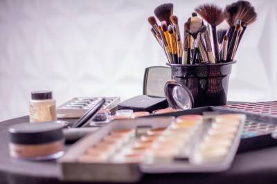 Из этого состоит ваш макияж: список ингредиентов, из которых изготавливают косметику