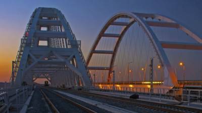 Движение по Крымскому мосту восстановили после сильного снегопада